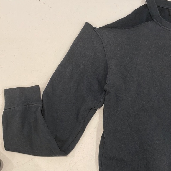 PacSun | L.A. Hearts Cold Shoulder Cutout Gray Sweatshirt - Picture 5 of 10